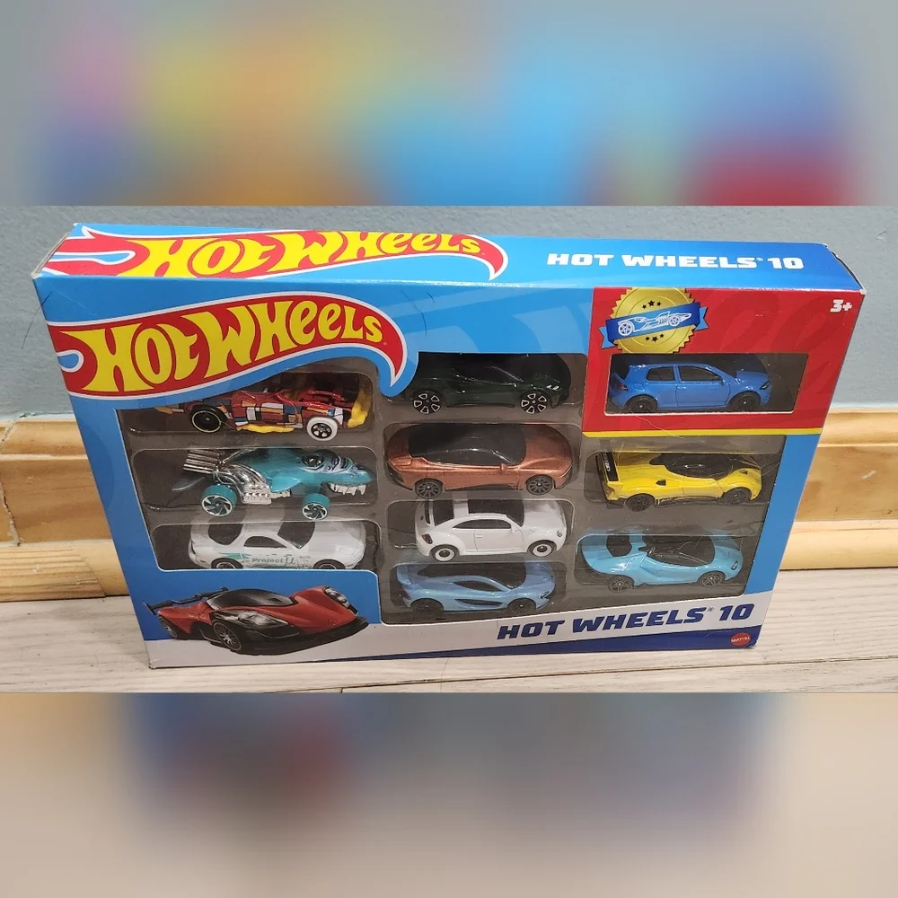 Hot Wheels, set of 10, and storage case